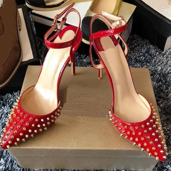 Пикантные красные модельные туфли с заклепками на высоком каблуке, ремешком на щиколотке, острым носком и шипами, Праздничные туфли, женские туфли-лодочки на низком леопардовом каблуке